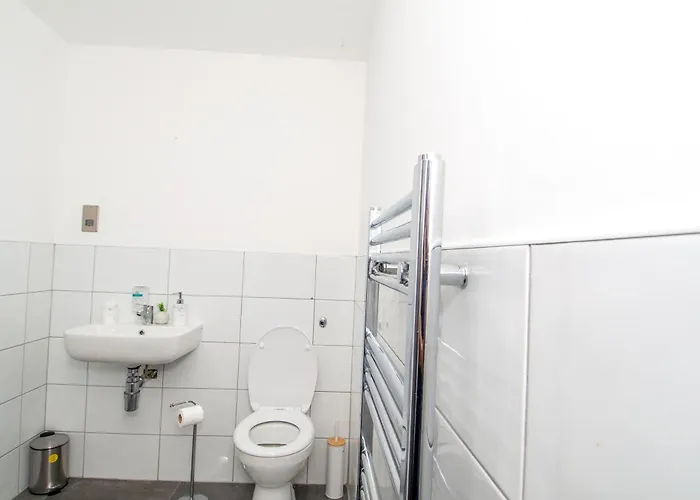 Apartment 2br Flat Wifi, Parking Contractors & Families *