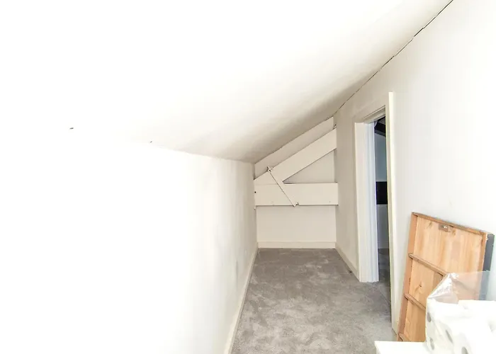 Apartment 2br Flat Wifi, Parking Contractors & Families *